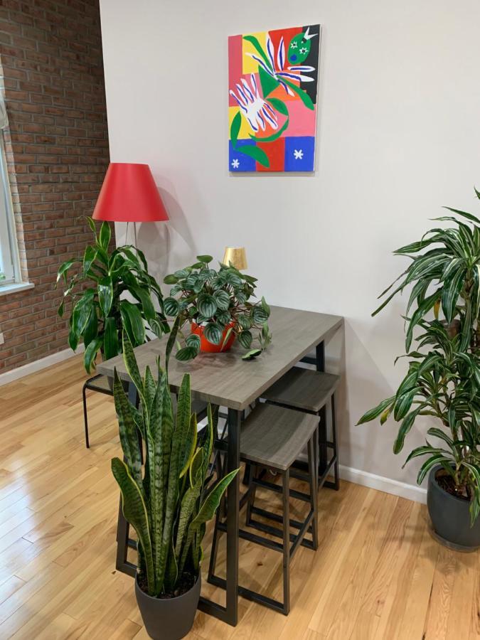 Urban Jungle Oasis In Queens! Appartamento New York Esterno foto