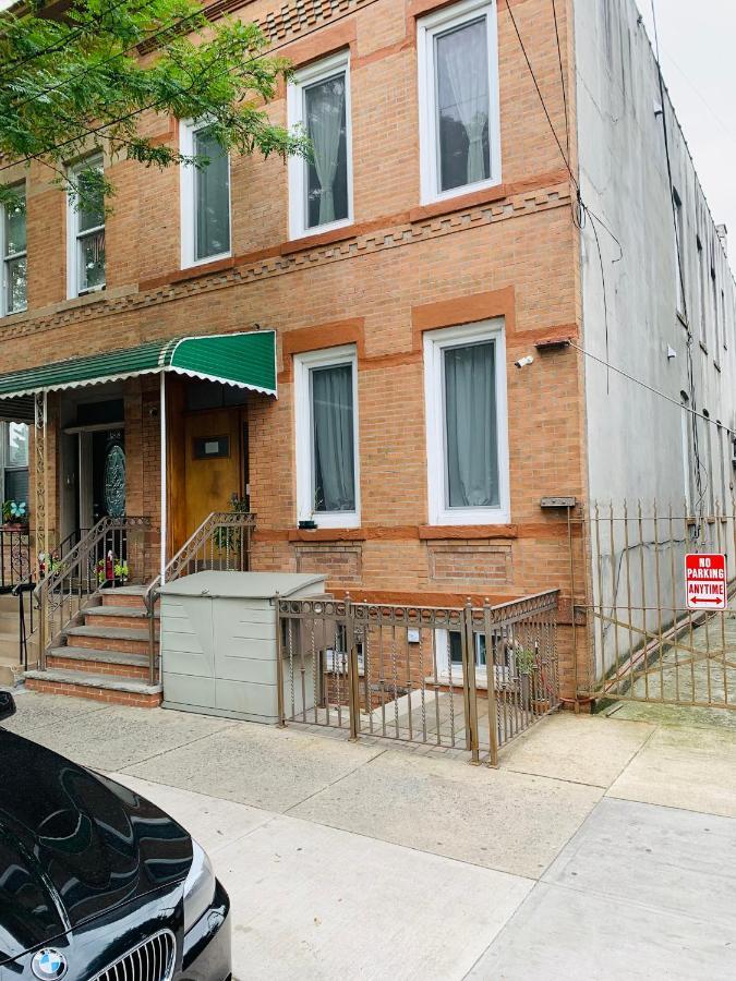 Urban Jungle Oasis In Queens! Appartamento New York Esterno foto